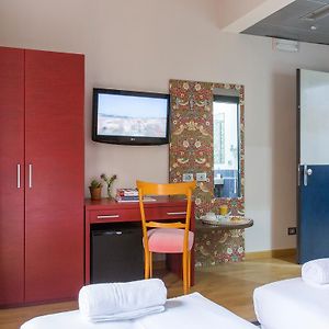 Kleine Kamer met een King Size Bed